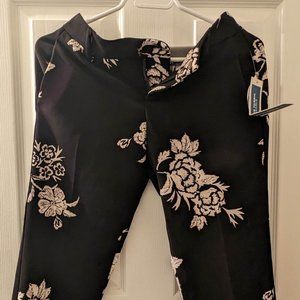 NWT Old Navy Black Harper Pant Floral Pattern - Size 0